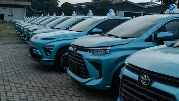Respon Blue Bird terhadap Kehadiran Taksi Listrik Vietnam Xanh SM di Indonesia